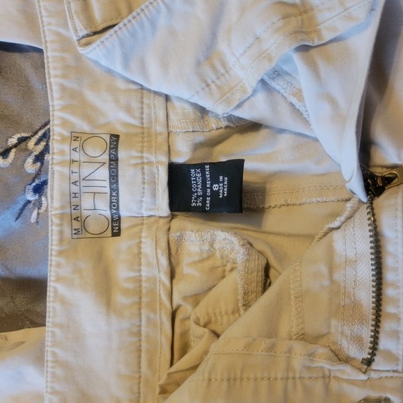 Women's Capri and Shorts, Preowned, New York and Company - Picture 3 of 6